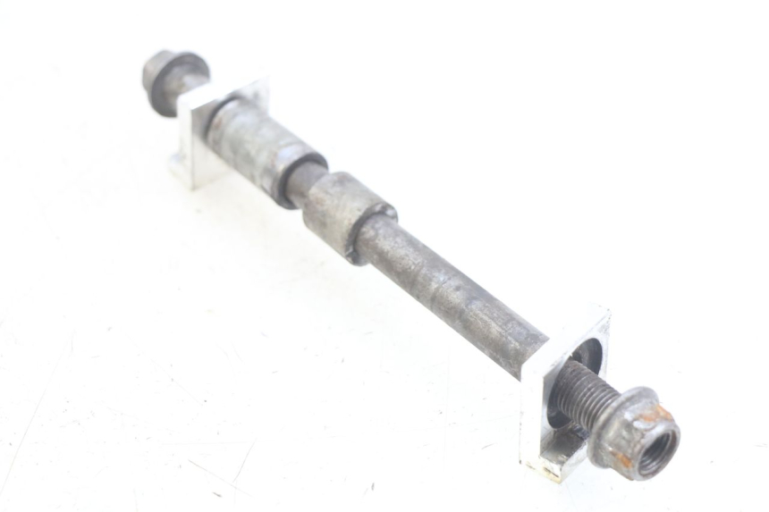 photo de OŚ KOŁA TYLNEGO YCF PILOT 125 - Zbliżenie techniczne