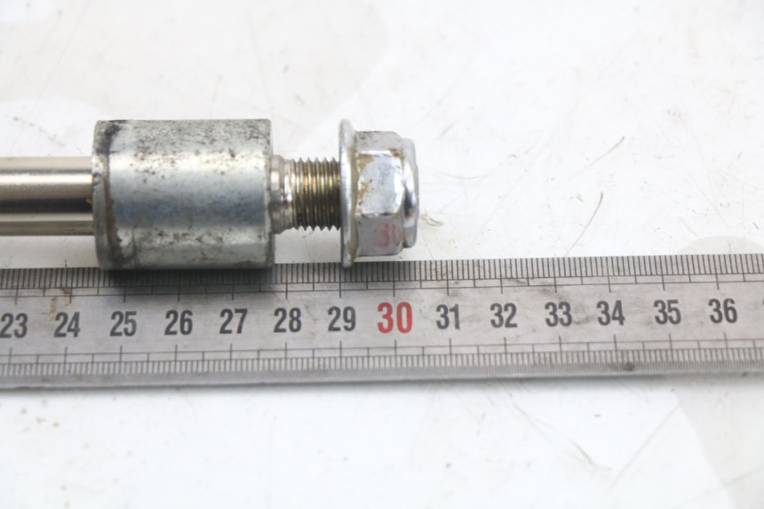 photo de OŚ KOŁA TYLNEGO REGAL RAPTOR SPYDER 125 (2010 - 2018) - Inny kąt widzenia