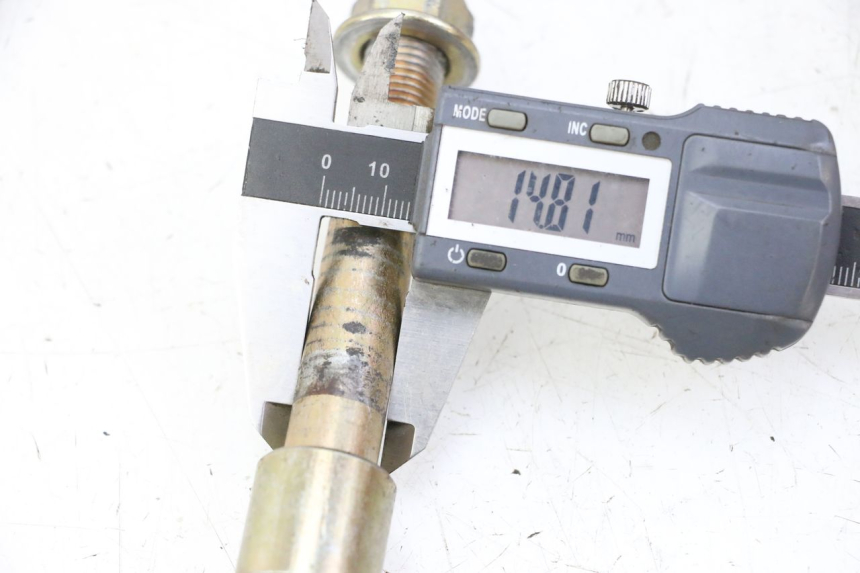 photo de OŚ KOŁA TYLNEGO APOLLO RFZ 150 - Szczegół części