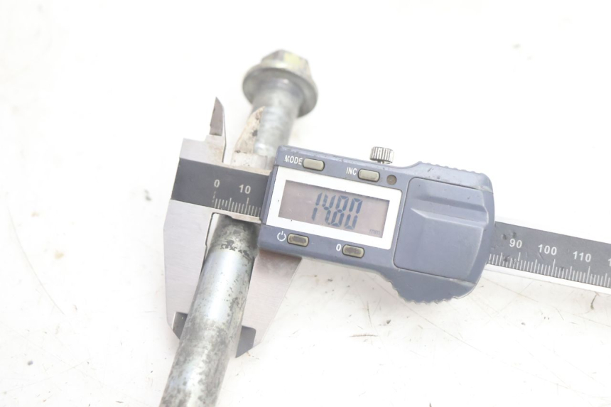 photo de OŚ KOŁA TYLNEGO APOLLO RFZ 125 - Zbliżenie techniczne