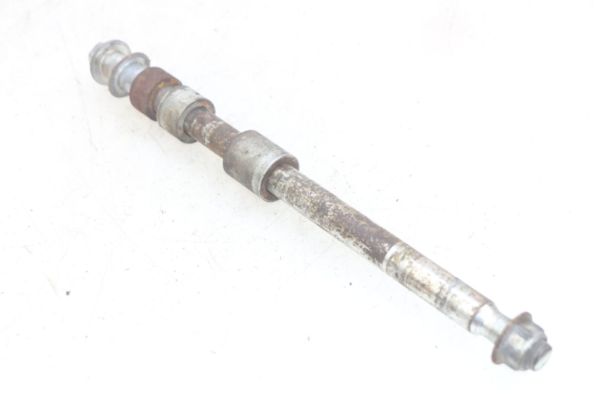 photo de OŚ KOŁA TYLNEGO YAMASAKI ROADSTER 50 (2013 - 2018) - Zbliżenie techniczne