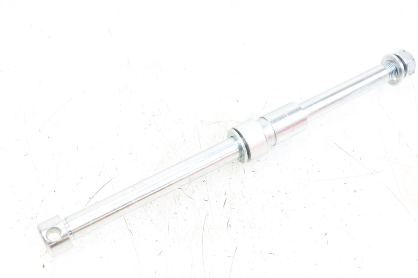 photo de OŚ KOŁA TYLNEGO ROYAL ENFIELD CONTINENTAL GT 650 (2019 - 2024) - Widok główny