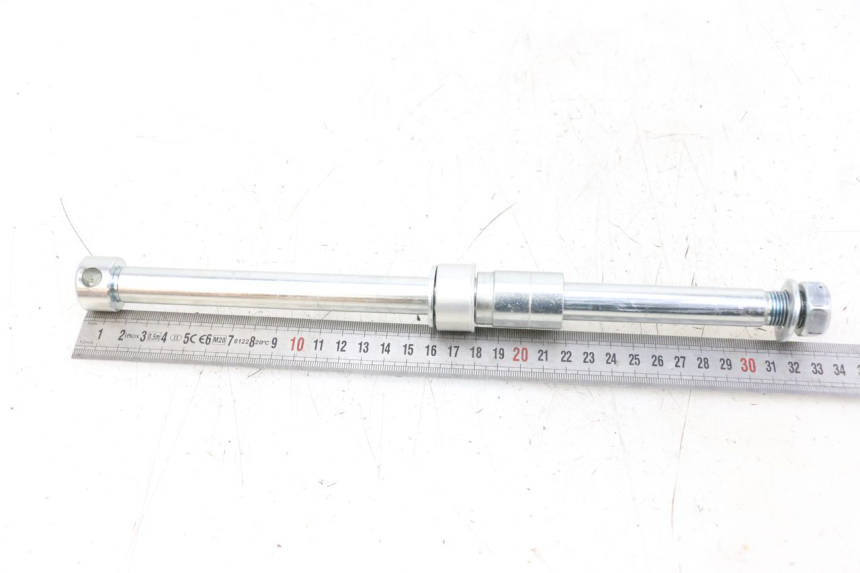 photo de OŚ KOŁA TYLNEGO ROYAL ENFIELD CONTINENTAL GT 650 (2019 - 2024) - Zoom stanu zużycia