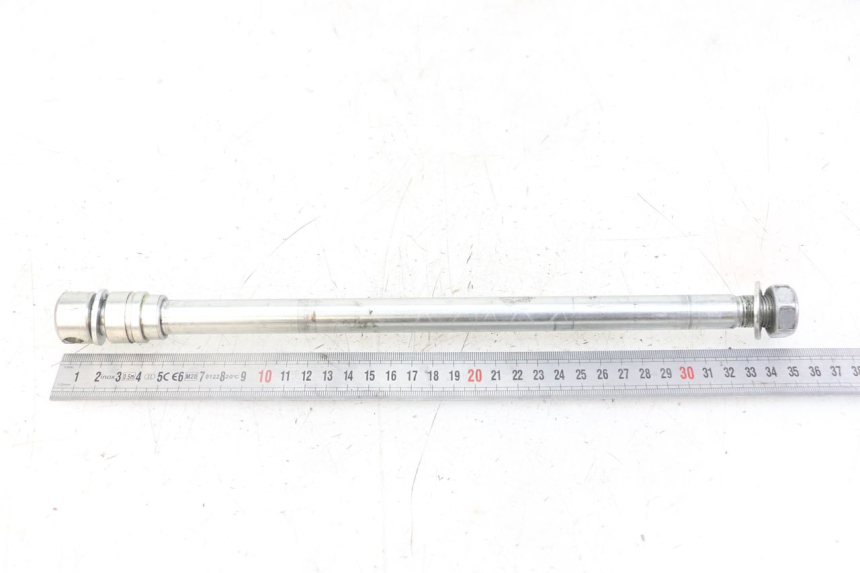 photo de OŚ KOŁA TYLNEGO ROYAL ENFIELD HYMALAYAN 410 (2016 - 2023) - Inny kąt widzenia