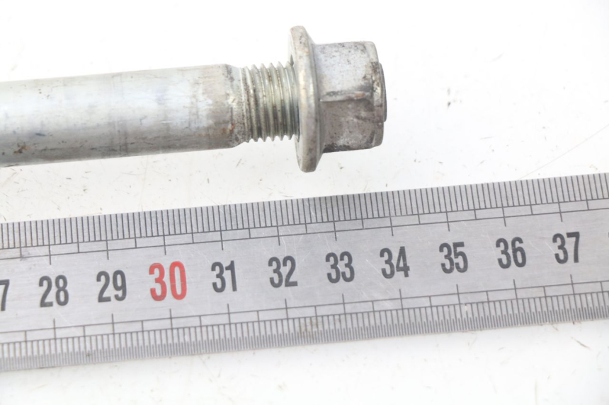 photo de OŚ KOŁA TYLNEGO SUZUKI RV VAN VAN 125 (2003 - 2008) - Zoom stanu zużycia