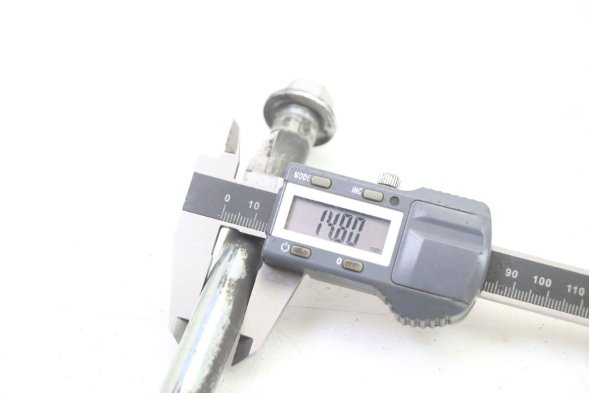 photo de OŚ KOŁA TYLNEGO APOLLO RXF 125 - Zbliżenie techniczne