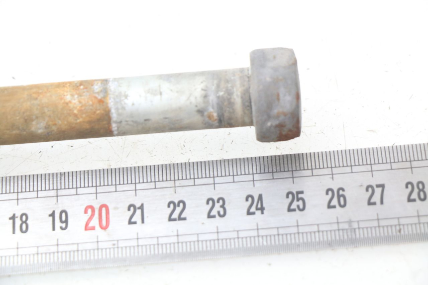 photo de OŚ KOŁA TYLNEGO YAMAHA SR 125 (1982 - 2003) - Zoom stanu zużycia