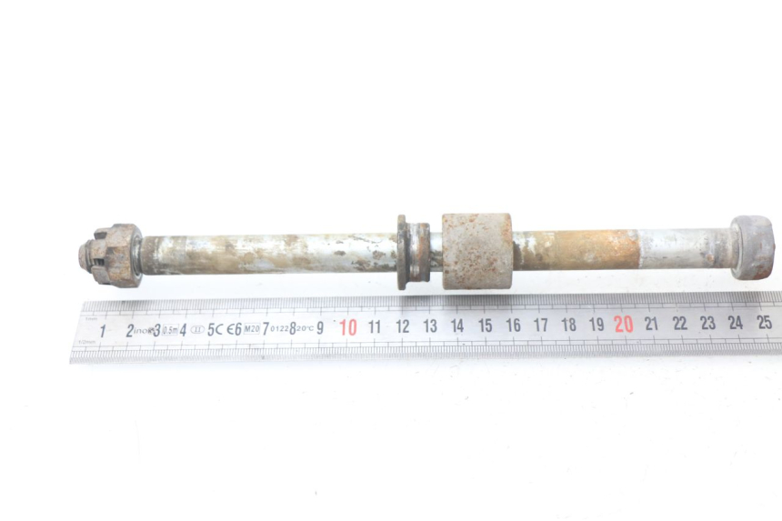 photo de OŚ KOŁA TYLNEGO YAMAHA SR 125 (1982 - 2003) - Inny kąt widzenia