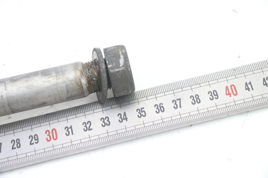 photo de OŚ KOŁA TYLNEGO HONDA ST PAN EUROPEAN 1300 (2002 - 2013) - Inny kąt widzenia