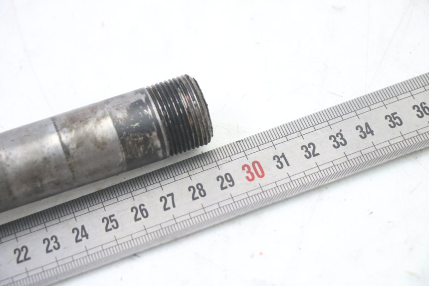 photo de OŚ KOŁA TYLNEGO KTM SUPERENDURO R 950 (2005 - 2009) - Inny kąt widzenia