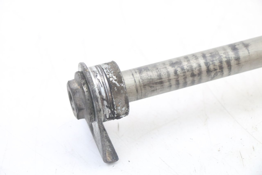 photo de OŚ KOŁA TYLNEGO SUZUKI GSF S BANDIT 600 (2000 - 2004) - Szczegół części