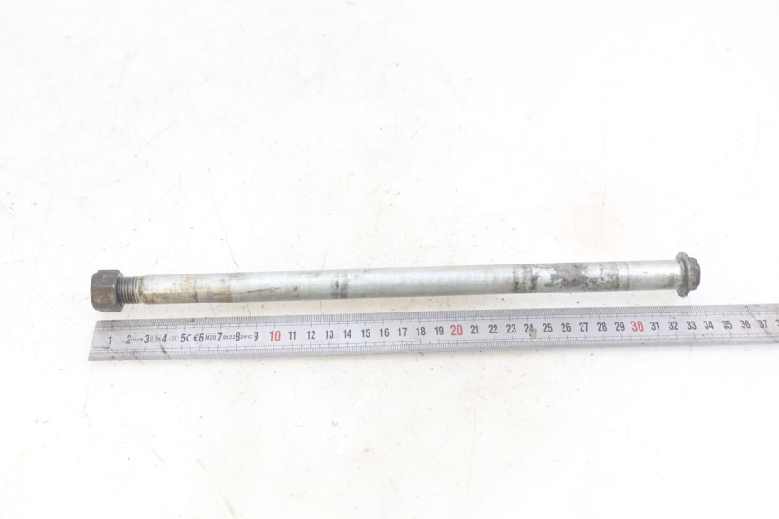 photo de OŚ KOŁA TYLNEGO SUZUKI SV N 650 (1999 - 2002) - Zoom stanu zużycia