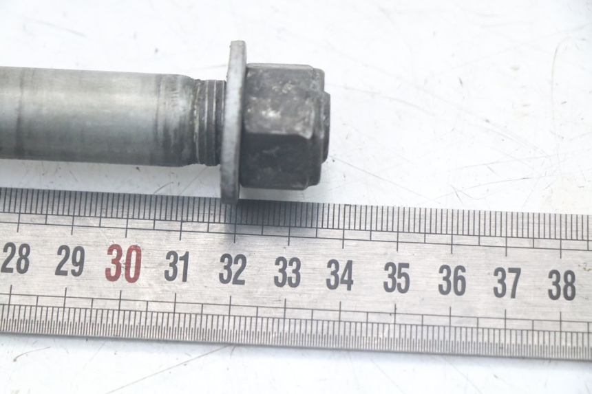 photo de OŚ KOŁA TYLNEGO SUZUKI SV N 650 (1999 - 2002) - Zoom stanu zużycia