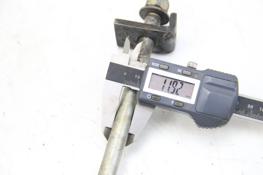 photo de OŚ KOŁA TYLNEGO APRILIA SX 50 (2011 - 2017) - Zoom stanu zużycia