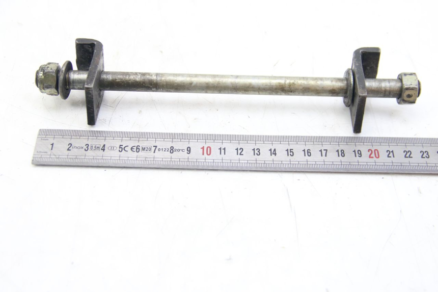 photo de OŚ KOŁA TYLNEGO APRILIA SX 50 (2011 - 2017) - Inny kąt widzenia