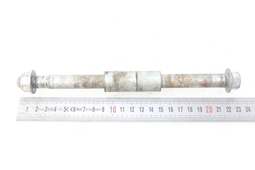 photo de OŚ KOŁA TYLNEGO NITRO MOTORS THUNDER 125 - Zbliżenie techniczne