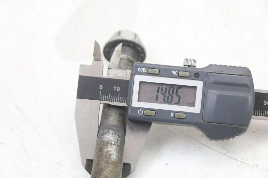 photo de OŚ KOŁA TYLNEGO NITRO MOTORS THUNDER 125 - Inny kąt widzenia