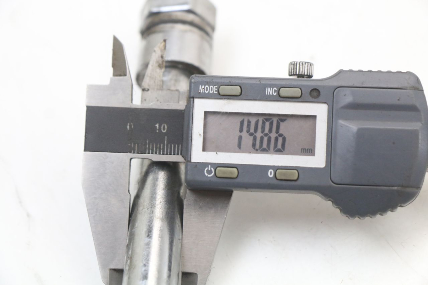 photo de OŚ KOŁA TYLNEGO KEEWAY TX 50 (2008 - 2015) - Inny kąt widzenia