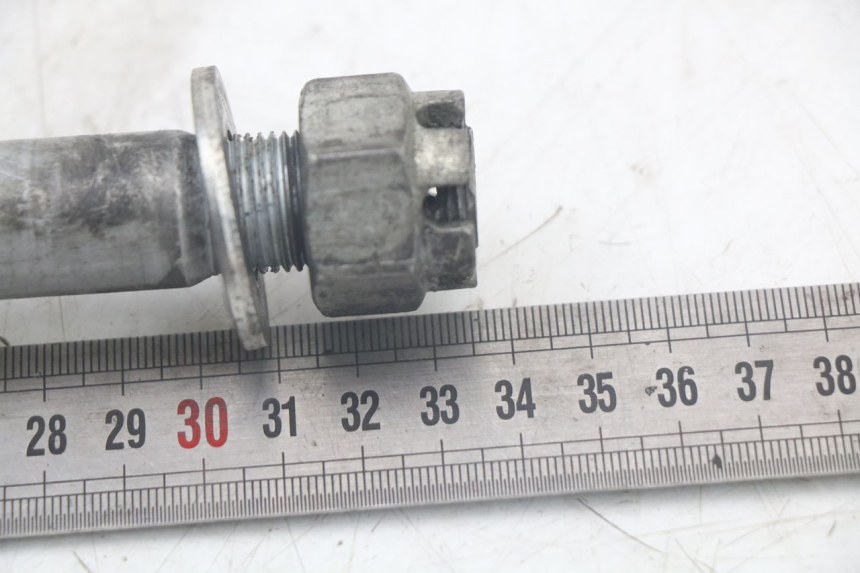 photo de OŚ KOŁA TYLNEGO KAWASAKI VERSYS ABS 650 (2015 - 2018) - Zoom stanu zużycia