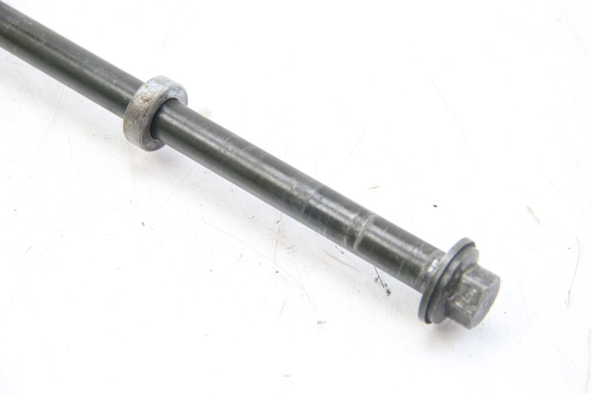 photo de OŚ KOŁA TYLNEGO SYM WOLF SB 125 (2011 - 2018) - Inny kąt widzenia