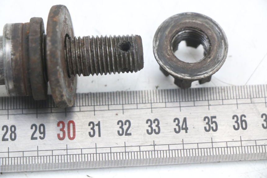 photo de OŚ KOŁA TYLNEGO YAMAHA XJ F 900 (1983 - 1994) - Zoom stanu zużycia