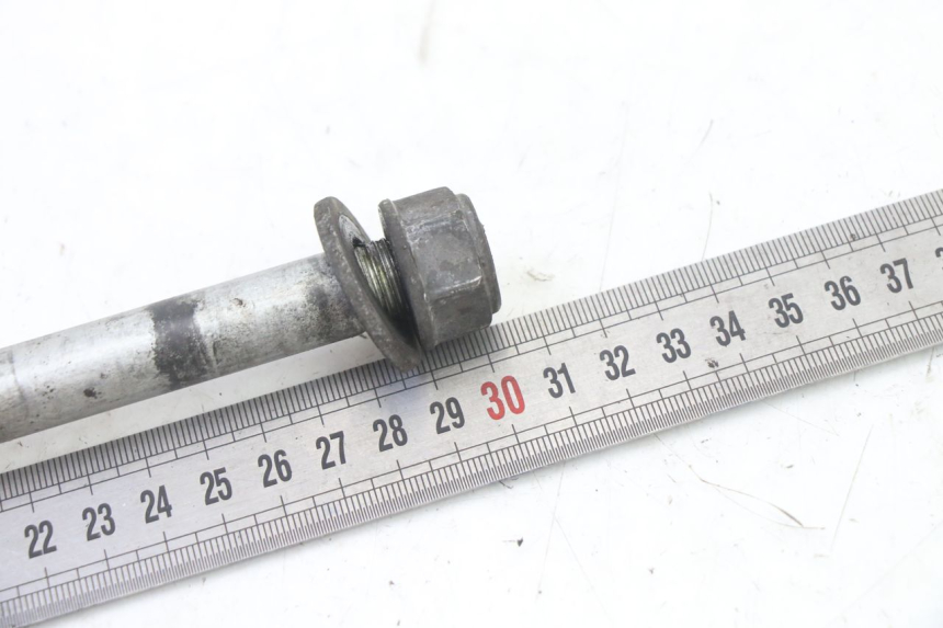 photo de OŚ KOŁA TYLNEGO HONDA XLV VARADERO 125 (2000 - 2006) - Inny kąt widzenia