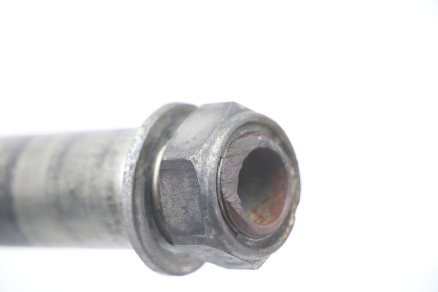 photo de OŚ KOŁA TYLNEGO YAMAHA FZ6 FAZER S2 600 (2007 - 2011) - Zbliżenie techniczne