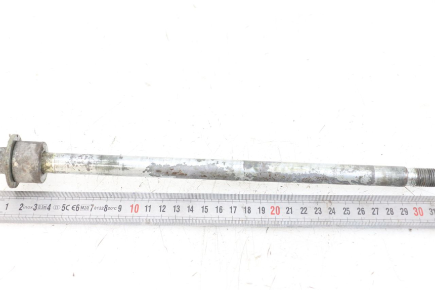 photo de OŚ KOŁA TYLNEGO YAMAHA XVS DRAG STAR DRAGSTAR 650 (1997 - 2007) - Zoom stanu zużycia