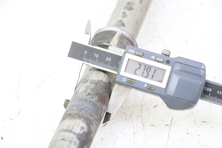 photo de OŚ KOŁA TYLNEGO YAMAHA YP T-MAX TMAX 530 (2017 - 2020) - Inny kąt widzenia