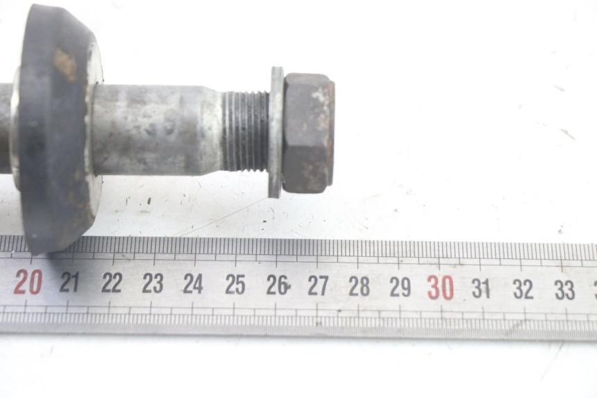 photo de OŚ KOŁA TYLNEGO YAMAHA YZ-F YZF 250 (2007 - 2013) - Zbliżenie techniczne