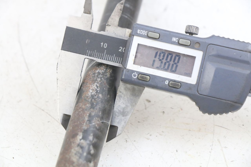 photo de OŚ KOŁA TYLNEGO YAMAHA YZF R THUNDERCAT 600 (1996 - 2003) - Inny kąt widzenia