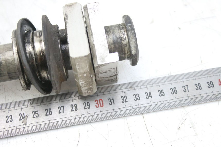 photo de OŚ KOŁA TYLNEGO YAMAHA YZF R1 1000 (2007 - 2008) - Inny kąt widzenia