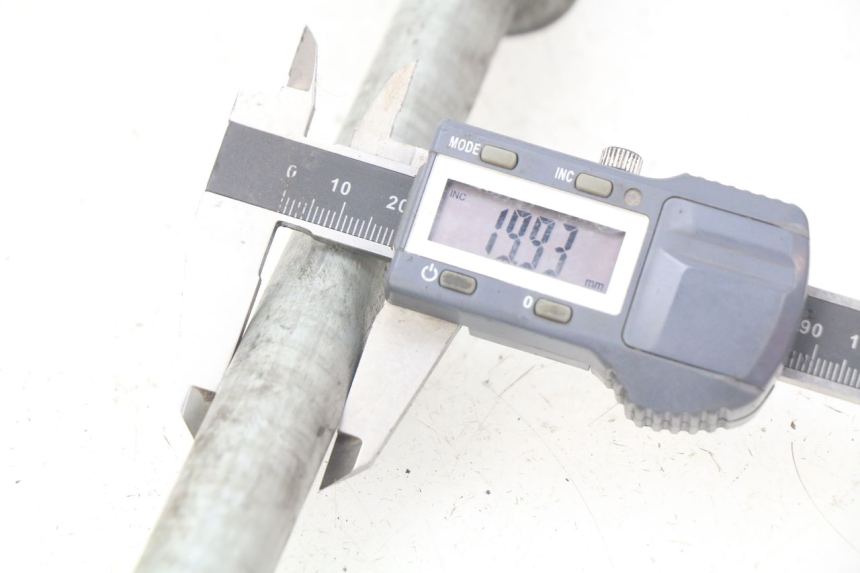 photo de OŚ KOŁA TYLNEGO KAWASAKI Z S 750 (2003 - 2006) - Zoom stanu zużycia