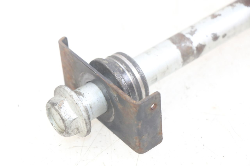 photo de OŚ KOŁA TYLNEGO KAWASAKI Z 750 (2007 - 2013) - Zbliżenie techniczne