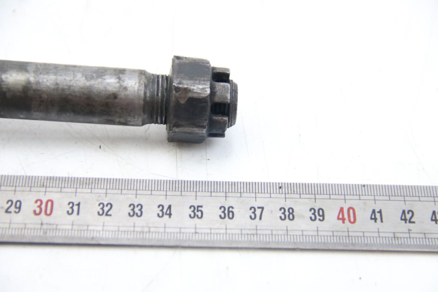 photo de OŚ KOŁA TYLNEGO KAWASAKI ZX-6R ZX6R 600 (1995 - 1997) - Zbliżenie techniczne