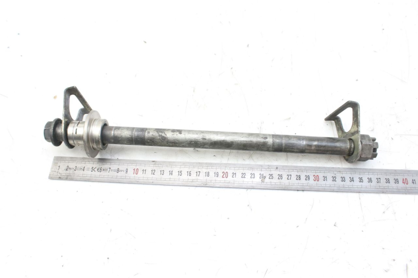 photo de OŚ KOŁA TYLNEGO KAWASAKI ZX-6R ZX6R 600 (1995 - 1997) - Zbliżenie techniczne