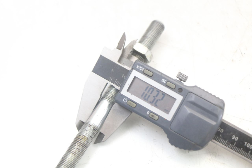 photo de OŚ KOŁA PRZEDNIEGO PEUGEOT 103 VOGUE VS2 50 (2004 - 2017) - Inny kąt widzenia