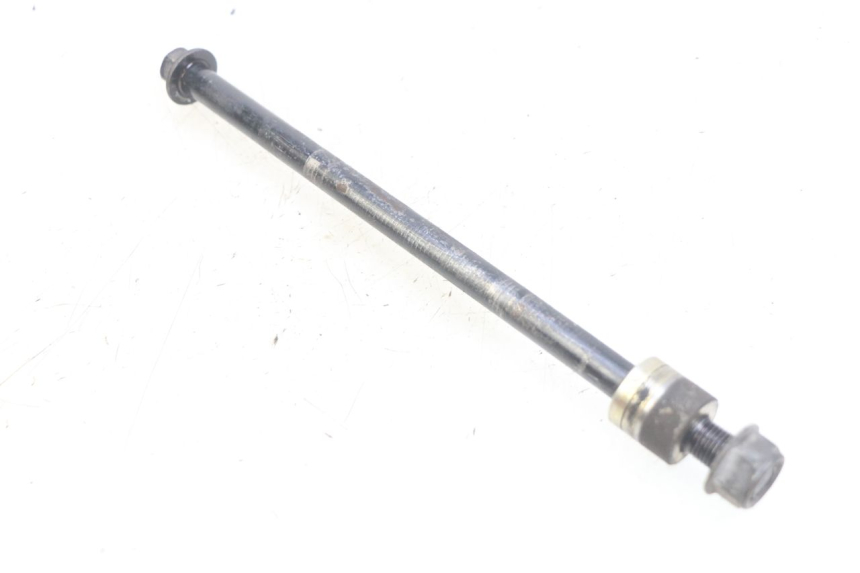 photo de OŚ KOŁA PRZEDNIEGO KYMCO AGILITY 16+ 4T 50 (2018 - 2023) - Zbliżenie techniczne