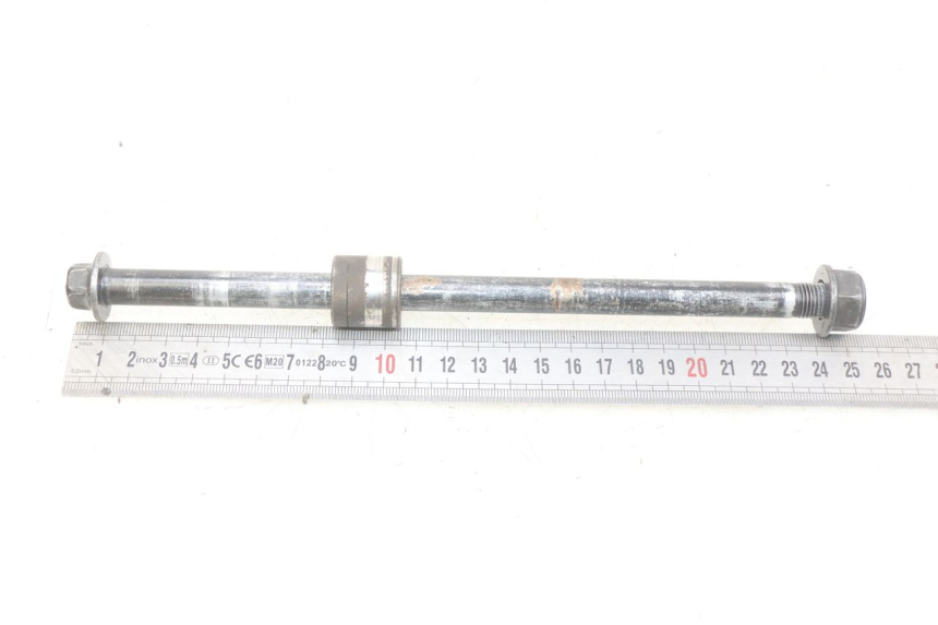 photo de OŚ KOŁA PRZEDNIEGO KYMCO AGILITY 16+ 4T 50 (2018 - 2023) - Inny kąt widzenia