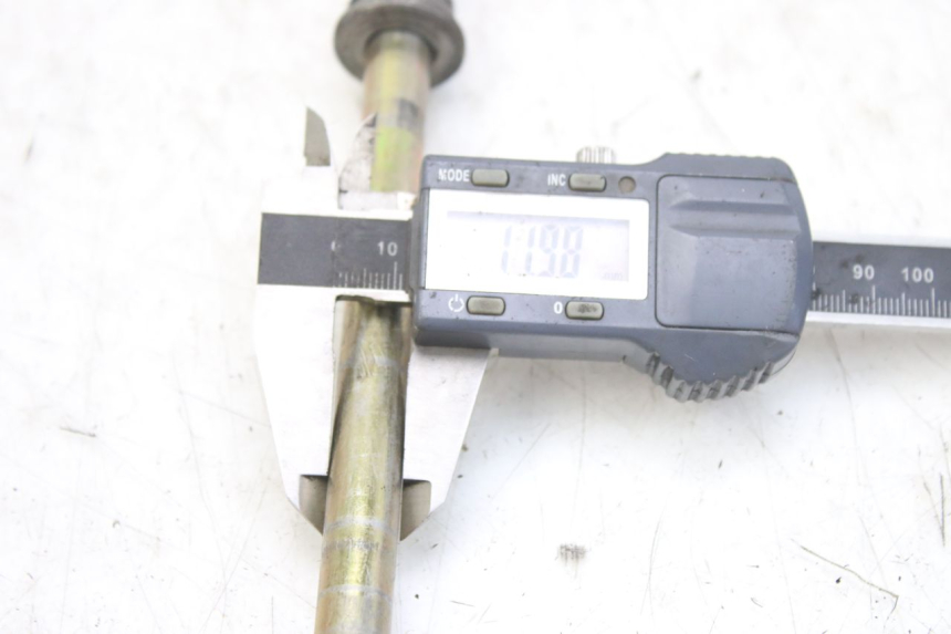 photo de OŚKA KOŁA PRZEDNIEGO KYMCO AGILITY 4T 50 (2005 - 2018) - Zoom stanu zużycia