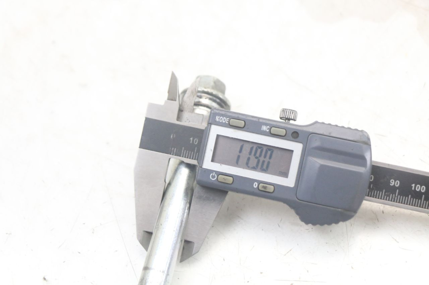 photo de OŚ KOŁA PRZEDNIEGO KYMCO AGILITY 4T 50 (2018 - 2022) - Inny kąt widzenia