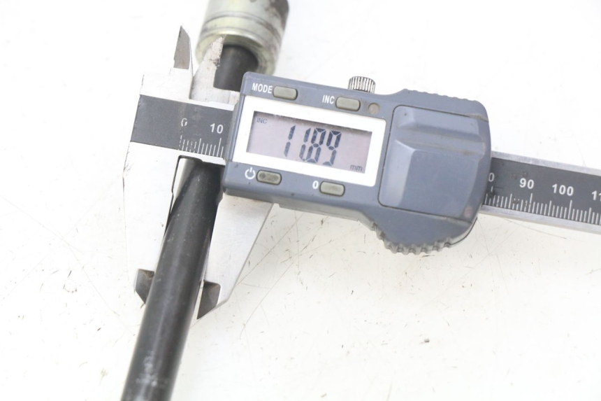 photo de OŚ KOŁA PRZEDNIEGO KYMCO AGILITY CITY 2T 50 (2008 - 2016) - Inny kąt widzenia