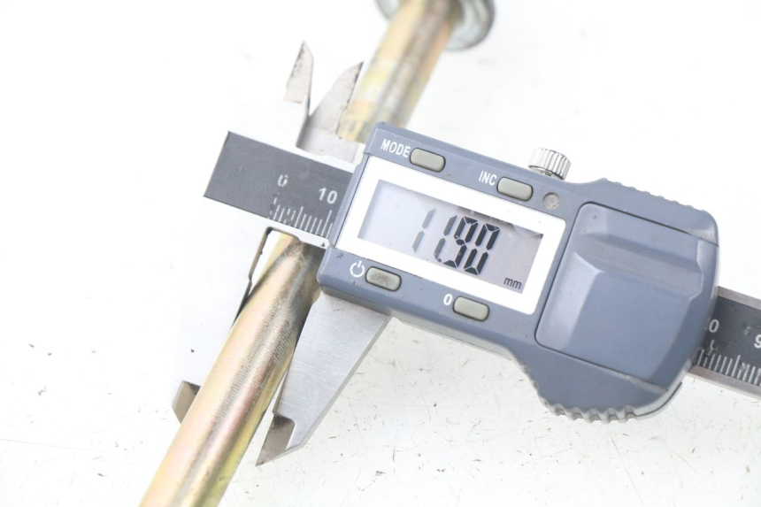 photo de OŚ KOŁA PRZEDNIEGO KYMCO AGILITY FR 2T 50 (2012 - 2017) - Zbliżenie techniczne