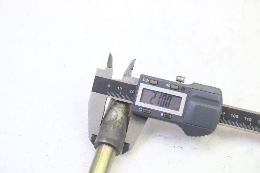 photo de OŚ KOŁA PRZEDNIEGO HYOSUNG GV AQUILA 125 (2000 - 2009) - Widok ogólny