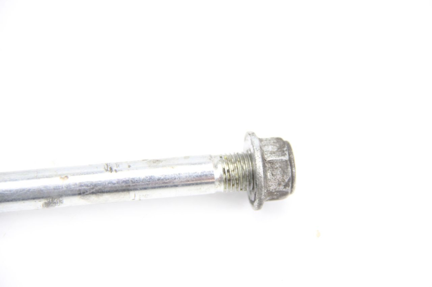 photo de OŚ KOŁA PRZEDNIEGO SUZUKI BURGMAN 125 (2007 - 2014) - Inny kąt widzenia