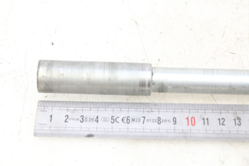 photo de OŚKA KOŁA PRZEDNIEGO SUZUKI BURGMAN 650 (2002 - 2004) - Inny kąt widzenia