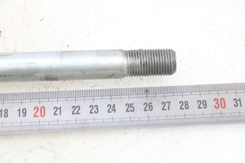 photo de OŚKA KOŁA PRZEDNIEGO SUZUKI BURGMAN 650 (2002 - 2004) - Zbliżenie techniczne