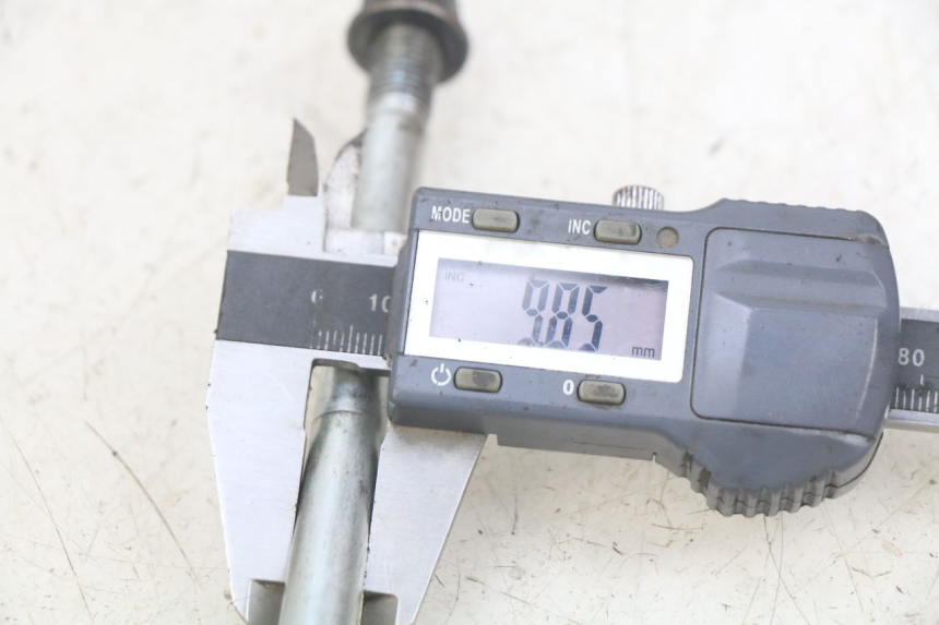 photo de OŚ KOŁA PRZEDNIEGO YAMAHA BW'S EASY 50 (2013 - 2016) - Zoom stanu zużycia