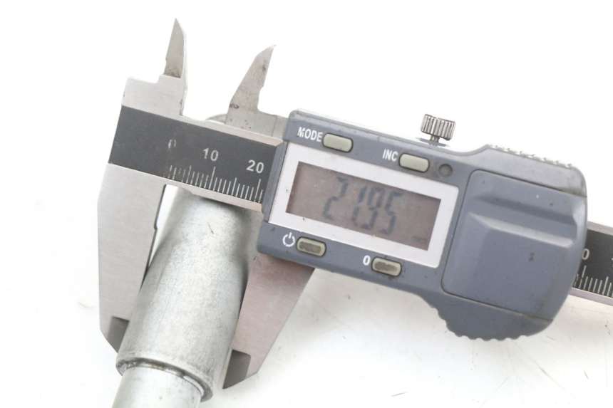 photo de OŚ KOŁA PRZEDNIEGO BMW C1 125 (2000 - 2003) - Inny kąt widzenia