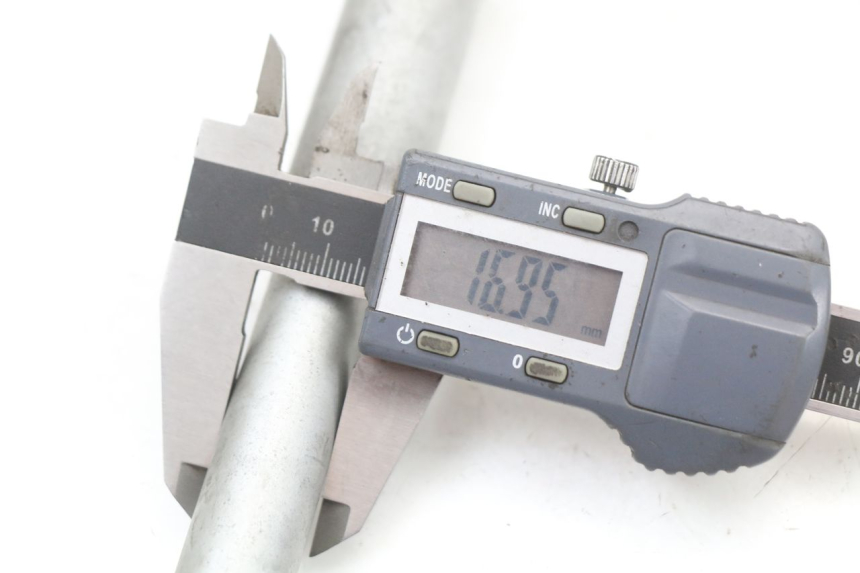 photo de OŚ KOŁA PRZEDNIEGO BMW C1 125 (2000 - 2003) - Zbliżenie techniczne